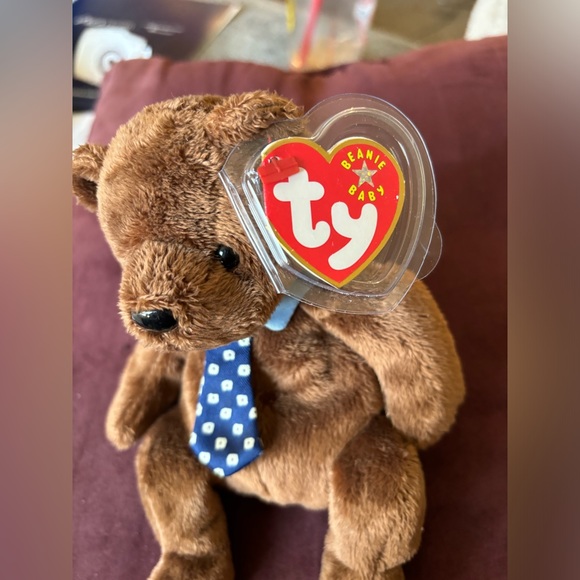 2000 Hero beanie baby in great condition with tag protector - Picture 2 of 3